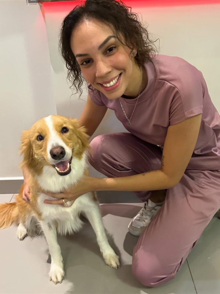 Dra. Natália Loiola, médica-veterinária, em atendimento a domicílio